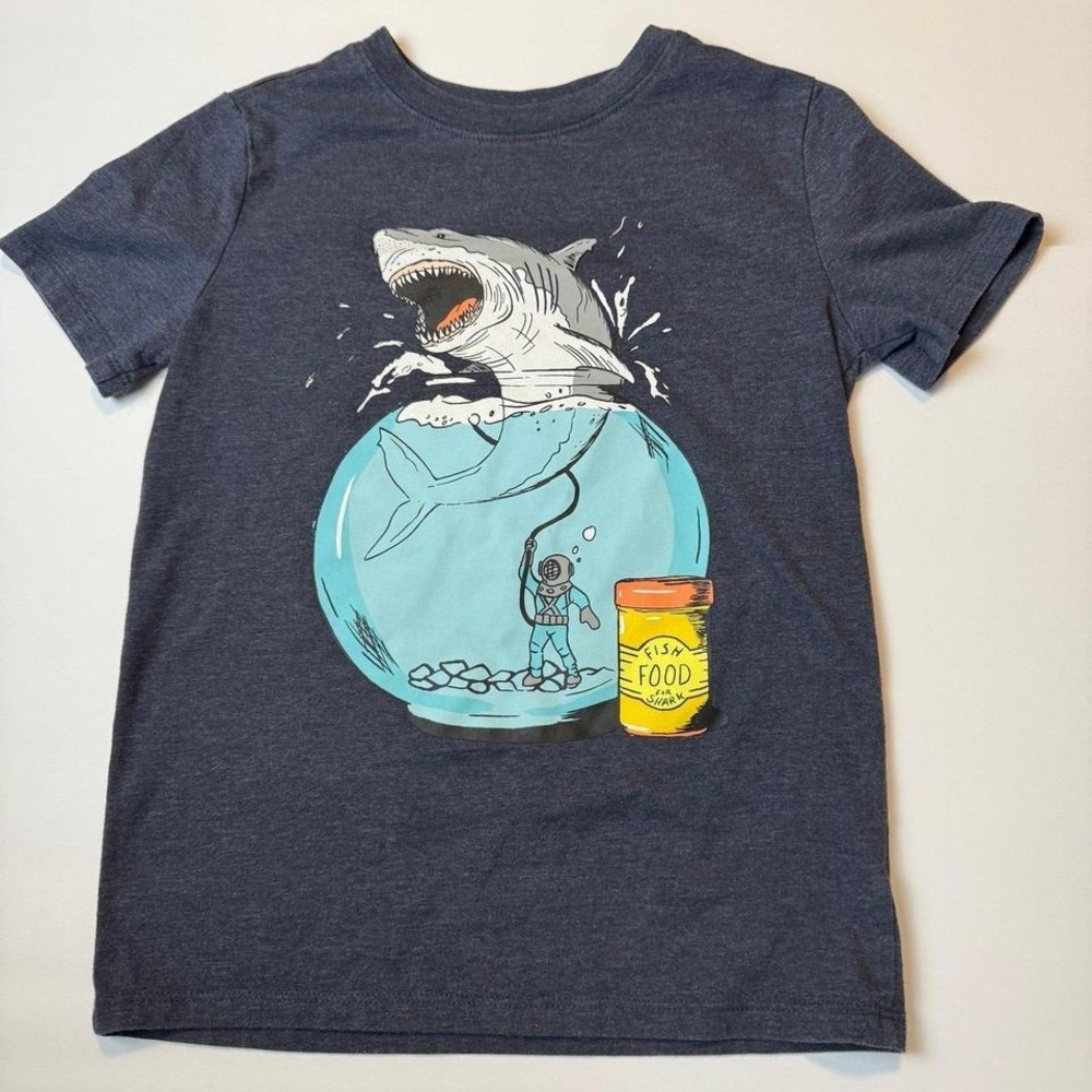 Boy's Cat & Jack Shark Fish bowl t shirt Size S 6/7